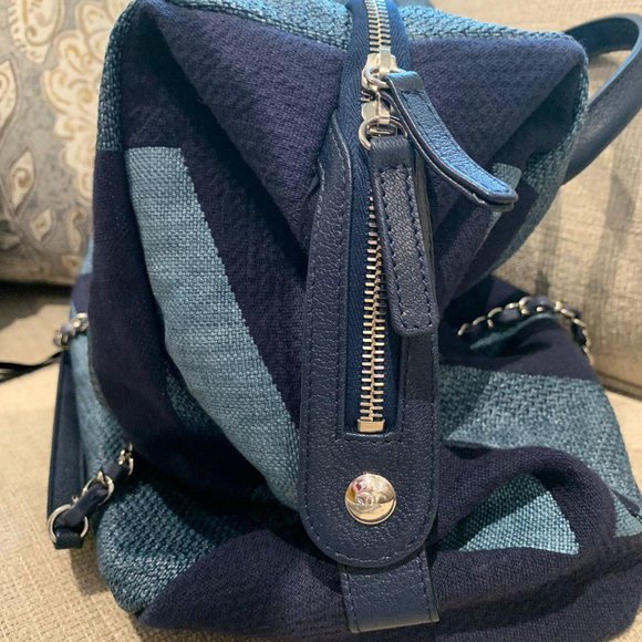 SOLD - 💙2018 LARGE DEAUVILLE TWEED RUNWAY TOTE BAG. - Picture 12 of 12